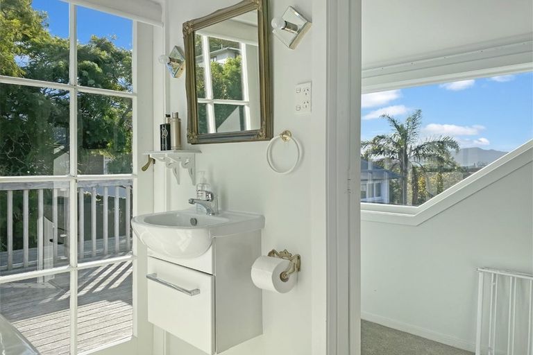 Photo of property in 19 St Aubyn Street, Devonport, Auckland, 0624