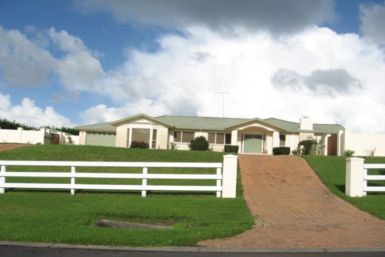 Photo of property in 73 Polo Prince Drive, Totara Park, Manurewa, 2576