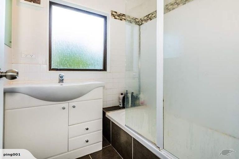 Photo of property in 1/21 Fordham Street, Beach Haven, Auckland, 0626