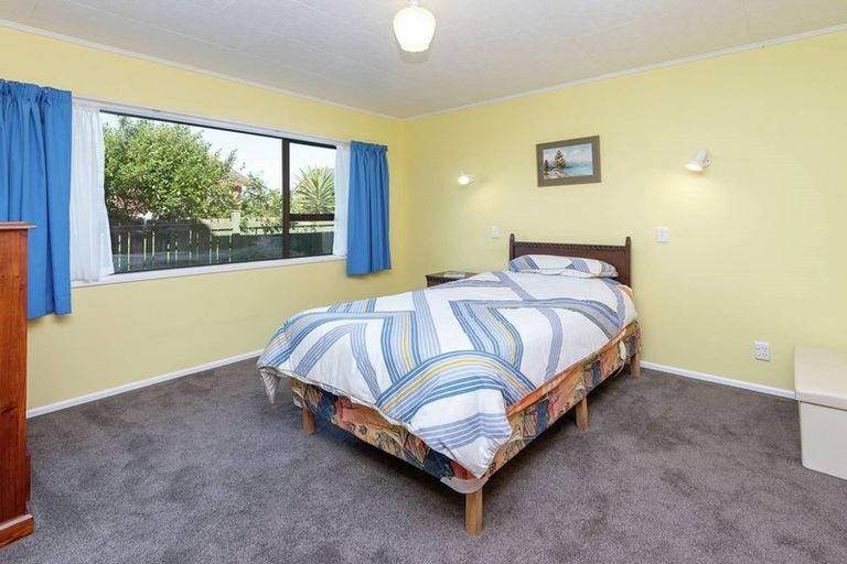 Photo of property in 18 Sheralee Place, Bucklands Beach, Auckland, 2014