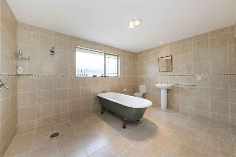 Photo of property in 11 Brookside Close, Highbury, Palmerston North, 4412