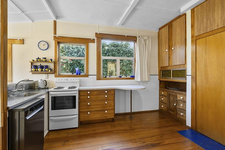Photo of property in 1 Queens Road, Glen Avon, New Plymouth, 4312