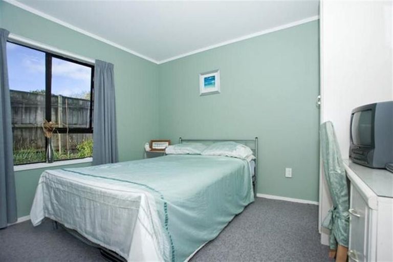 Photo of property in 2/326 Rangatira Road, Beach Haven, Auckland, 0626