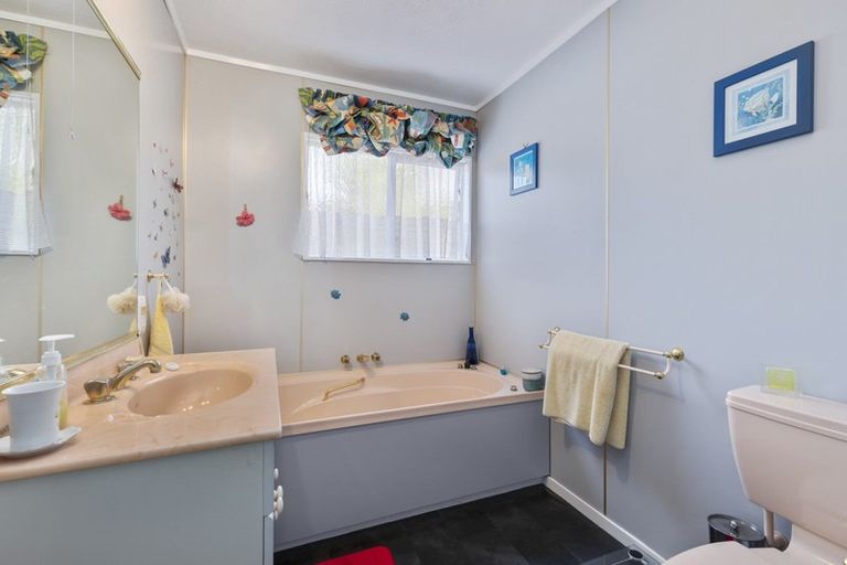 Photo of property in 5 Lees Grove, Wainuiomata, Lower Hutt, 5014
