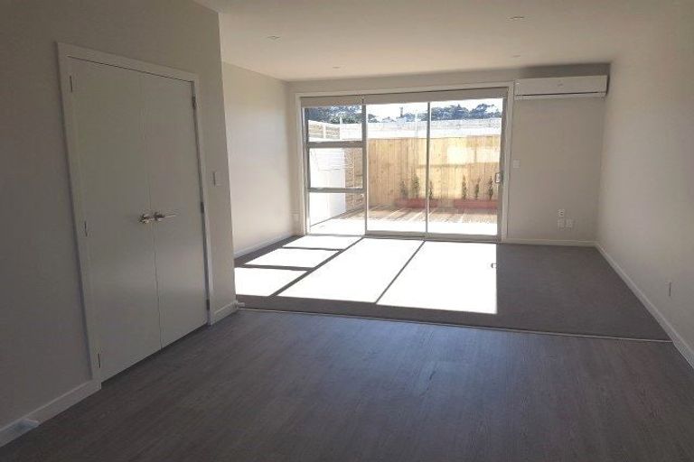 Photo of property in 2/32 Dr Taylor Terrace, Johnsonville, Wellington, 6037