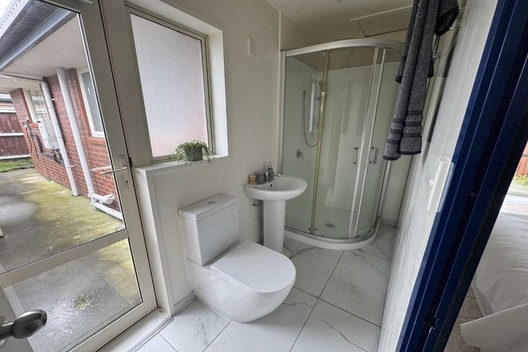 Photo of property in 17 Broadbent Street, Riccarton, Christchurch, 8041