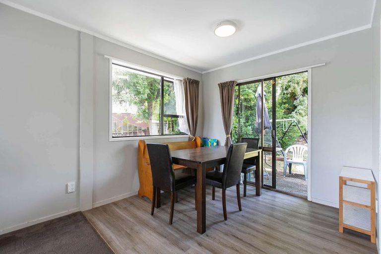 Photo of property in 55 Larissa Avenue, Henderson, Auckland, 0610