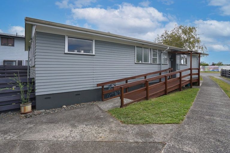 Photo of property in 93 Collins Road, Melville, Hamilton, 3206