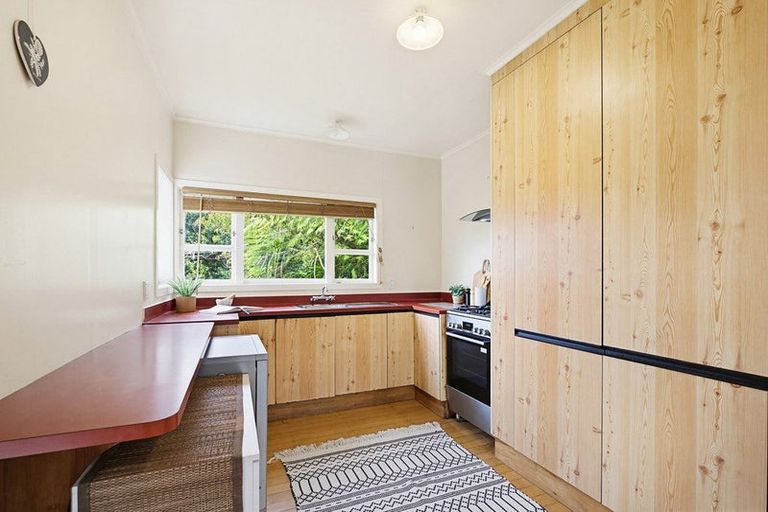 Photo of property in 9 Victory Crescent, Tawa, Wellington, 5028