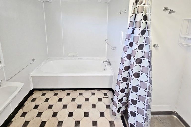 Photo of property in 3 Chesterton Street, Johnsonville, Wellington, 6037