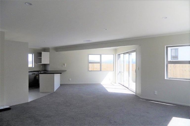 Photo of property in 5a Sandino Place, Grenada Village, Wellington, 6037