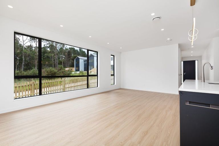 Photo of property in 5 Endurance Rise, Orewa, 0931