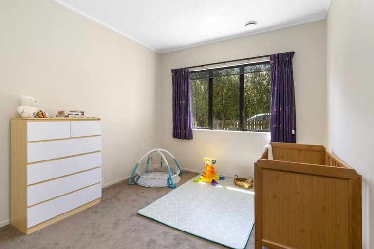 Photo of property in 5 Ranui Terrace, Tawa, Wellington, 5028