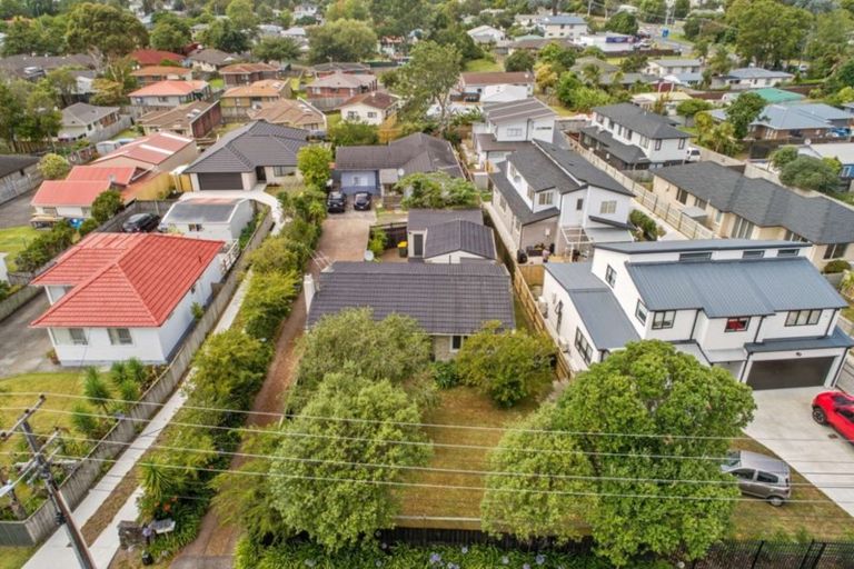 Photo of property in 1/7 Woodside Road, Massey, Auckland, 0614