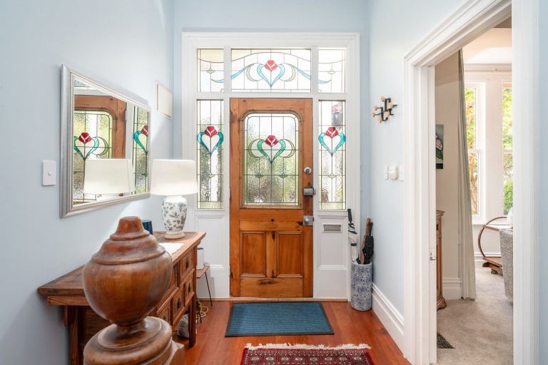 Photo of property in 33 Grove Road, Kelburn, Wellington, 6012