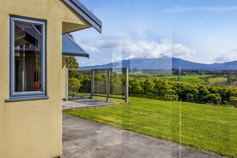 Photo of property in 311 Croydon Road, Midhirst, Stratford, 4394