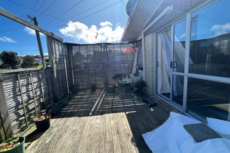 Photo of property in 16 Richard Road, Mangere, Auckland, 2022