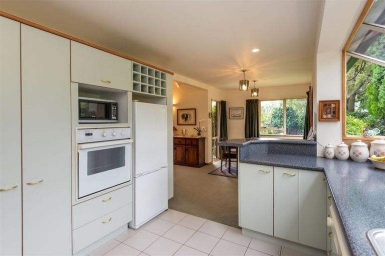 Photo of property in 2 Pentonville Close, Westmorland, Christchurch, 8025