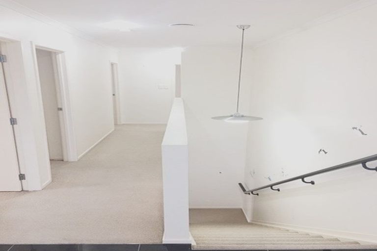 Photo of property in 20 Exeter Place, Unsworth Heights, Auckland, 0632