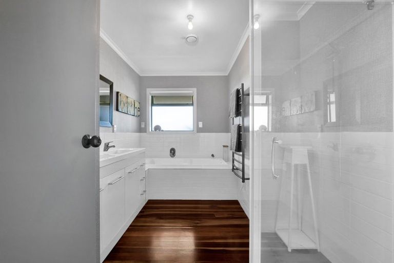 Photo of property in 24 Darwin Crescent, Spotswood, New Plymouth, 4310