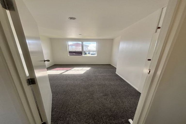 Photo of property in 2 Arnhem Place, Pukekohe, 2120