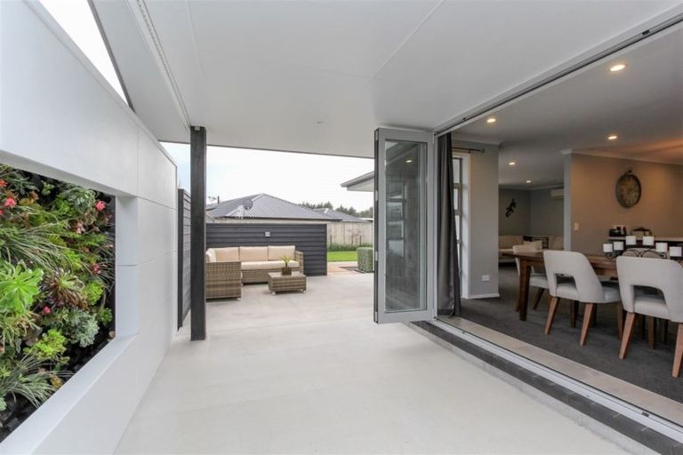Photo of property in 4 Pebble Beach Court, Waiwhakaiho, New Plymouth, 4312