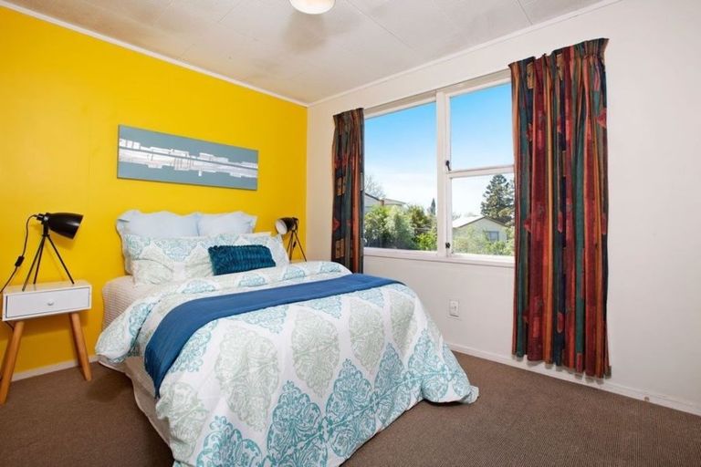 Photo of property in 17 Magdalen Place, West Harbour, Auckland, 0618