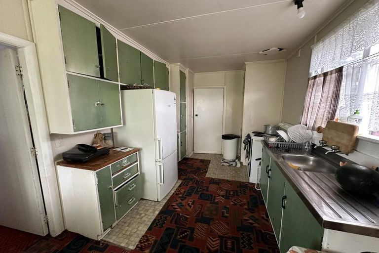 Photo of property in 11 Hinemoa Street, Levin, 5510