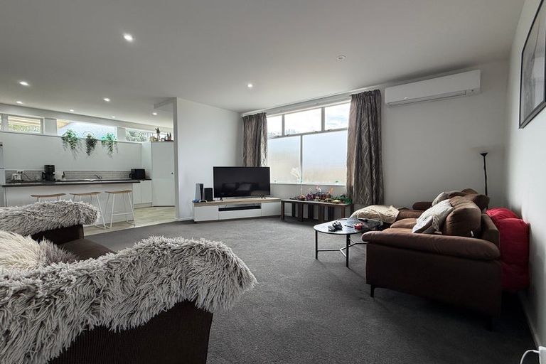 Photo of property in 355 Oxford Street, Levin, 5510