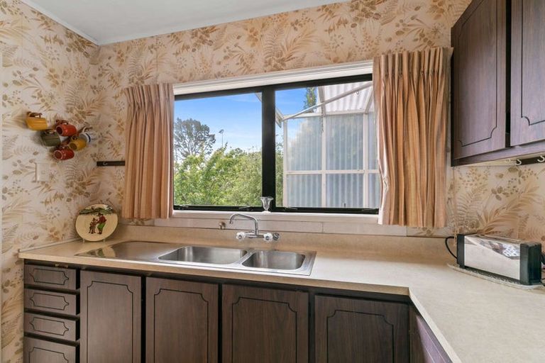 Photo of property in 2/16 Litten Road, Cockle Bay, Auckland, 2014