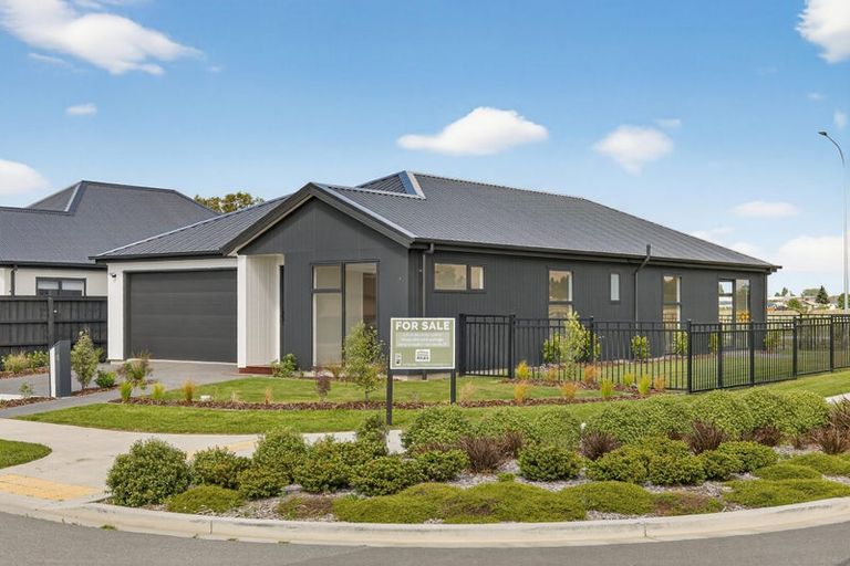 Photo of property in 49 Ruataniwha Avenue, Rangiora, 7400