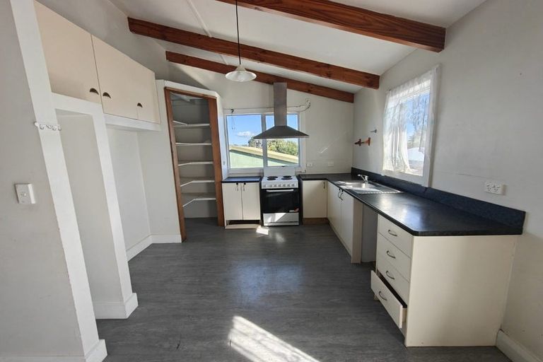 Photo of property in 2/84 Lynwood Road, New Lynn, Auckland, 0600