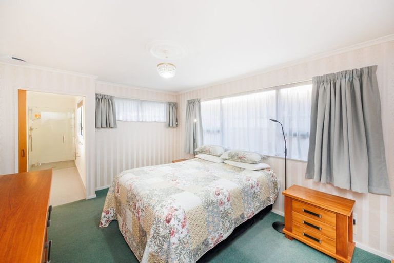 Photo of property in 1 Wincanton Place, Awapuni, Palmerston North, 4412