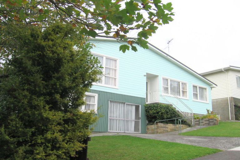 Photo of property in 27 Sunrise Boulevard, Tawa, Wellington, 5028