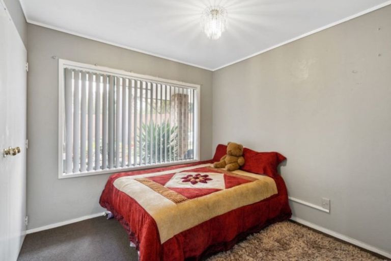 Photo of property in 2/27 Wai Iti Place, Clendon Park, Auckland, 2103