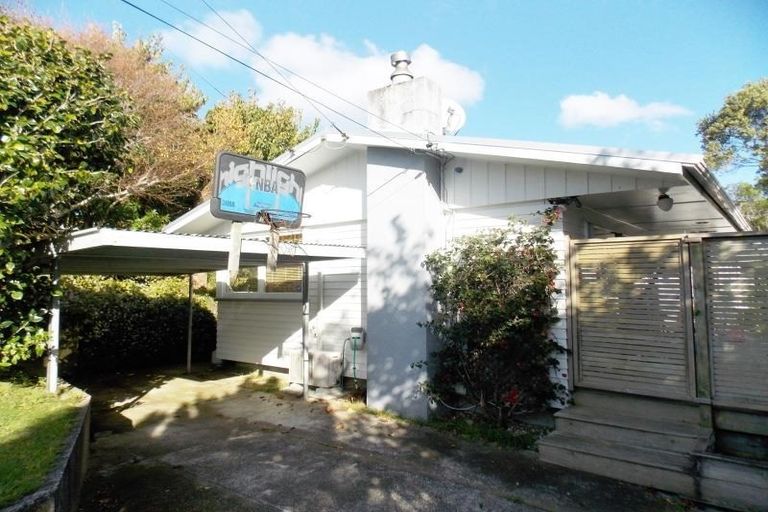 Photo of property in 38 Catherine Crescent, Paparangi, Wellington, 6037