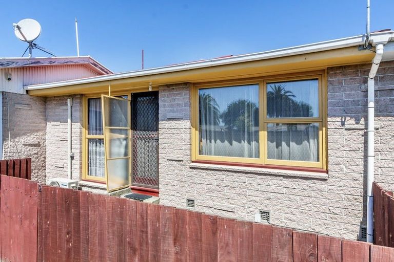 Photo of property in 2/98 Mathesons Road, Phillipstown, Christchurch, 8011