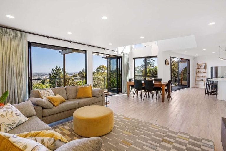 Photo of property in 110 Point View Drive, East Tamaki Heights, Auckland, 2016