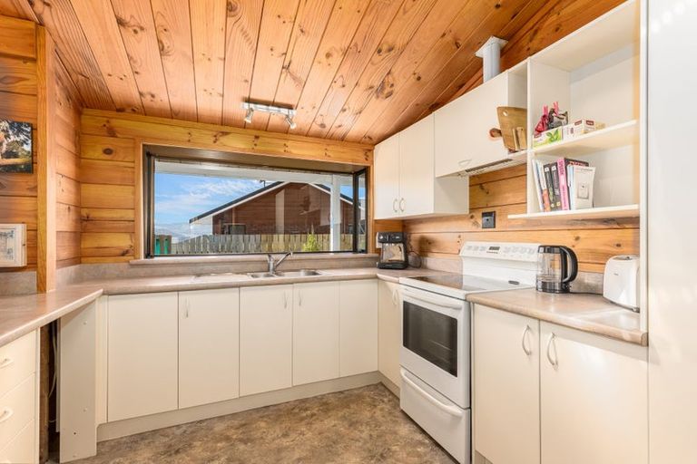 Photo of property in 1 Dunleith Grove, Silverstream, Upper Hutt, 5019