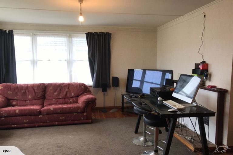 Photo of property in 19 Holland Crescent, Bulls, 4818