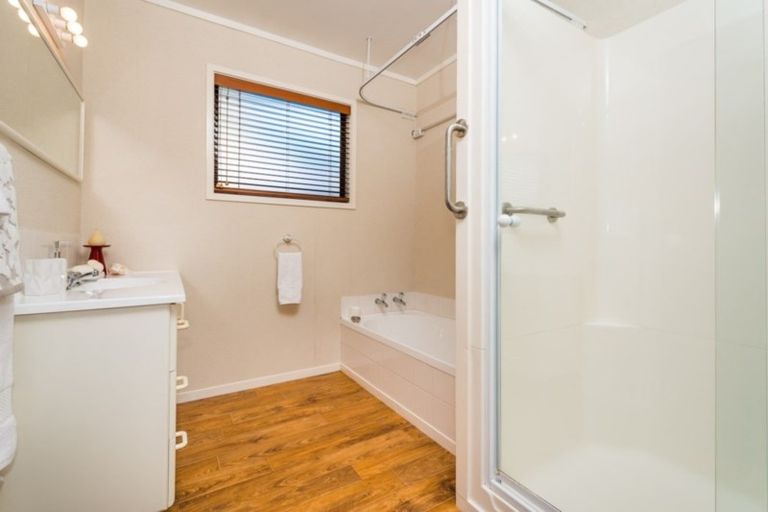 Photo of property in 2/40 Toroa Street, Torbay, Auckland, 0630