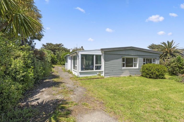 Photo of property in 26 Kent Avenue, Waitarere Beach, Levin, 5510