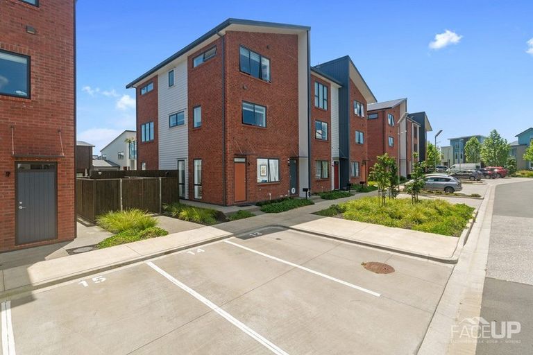 Photo of property in 14 Ian Morrison Road, Hobsonville, Auckland, 0616