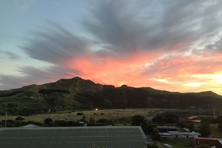 Photo of property in 69 North Street, Mokau, 4376