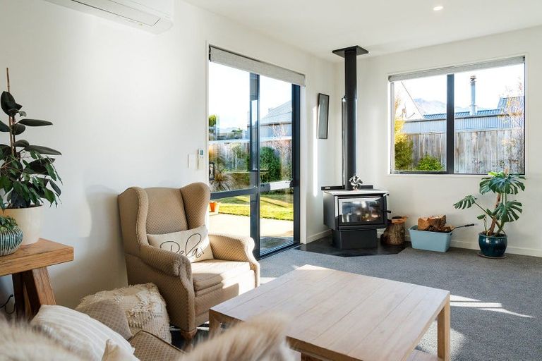 Photo of property in 39 Obelisk Street, Wanaka, 9305