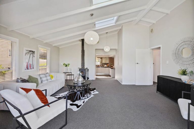 Photo of property in 19 Beach Road, Mellons Bay, Auckland, 2014