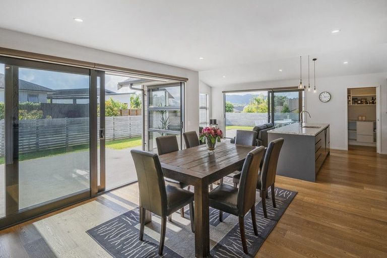 Photo of property in 10 Topping Place, Whitianga, 3510