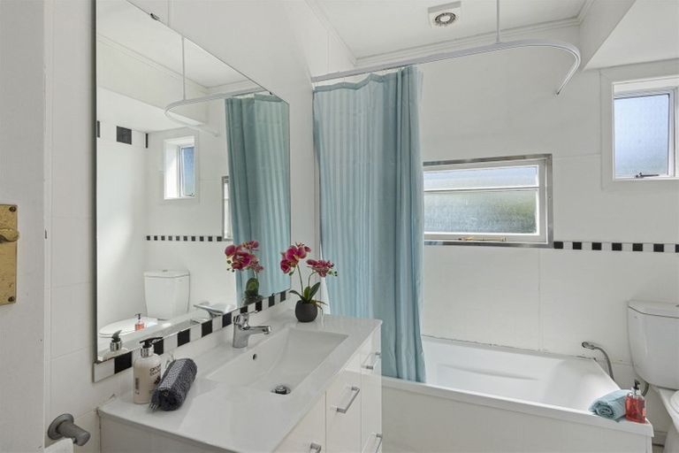 Photo of property in 212 Weston Road, St Albans, Christchurch, 8052