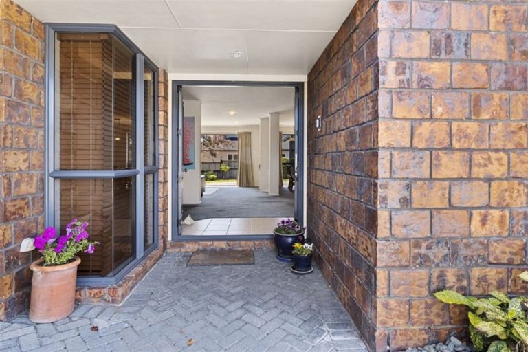 Photo of property in 8 Ballymore Drive, Pinehill, Auckland, 0632