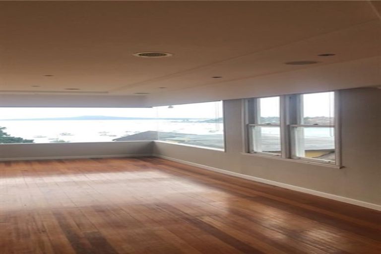 Photo of property in 35 Takutai Avenue, Half Moon Bay, Auckland, 2012